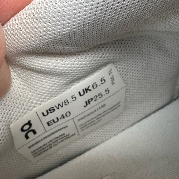 On Cloud The Roger Court Sneakers - Picture 10 of 11